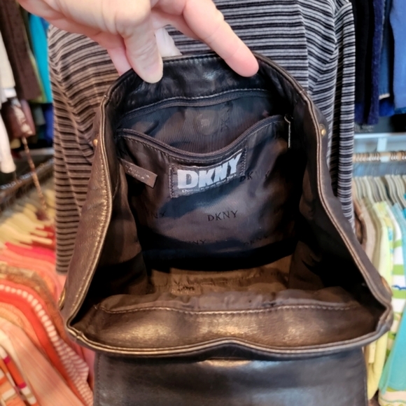 DKNY ♡ Sweet Vintage Genuine SOFT Black Leather Swivel Convertable Backpack Bag - Picture 11 of 17